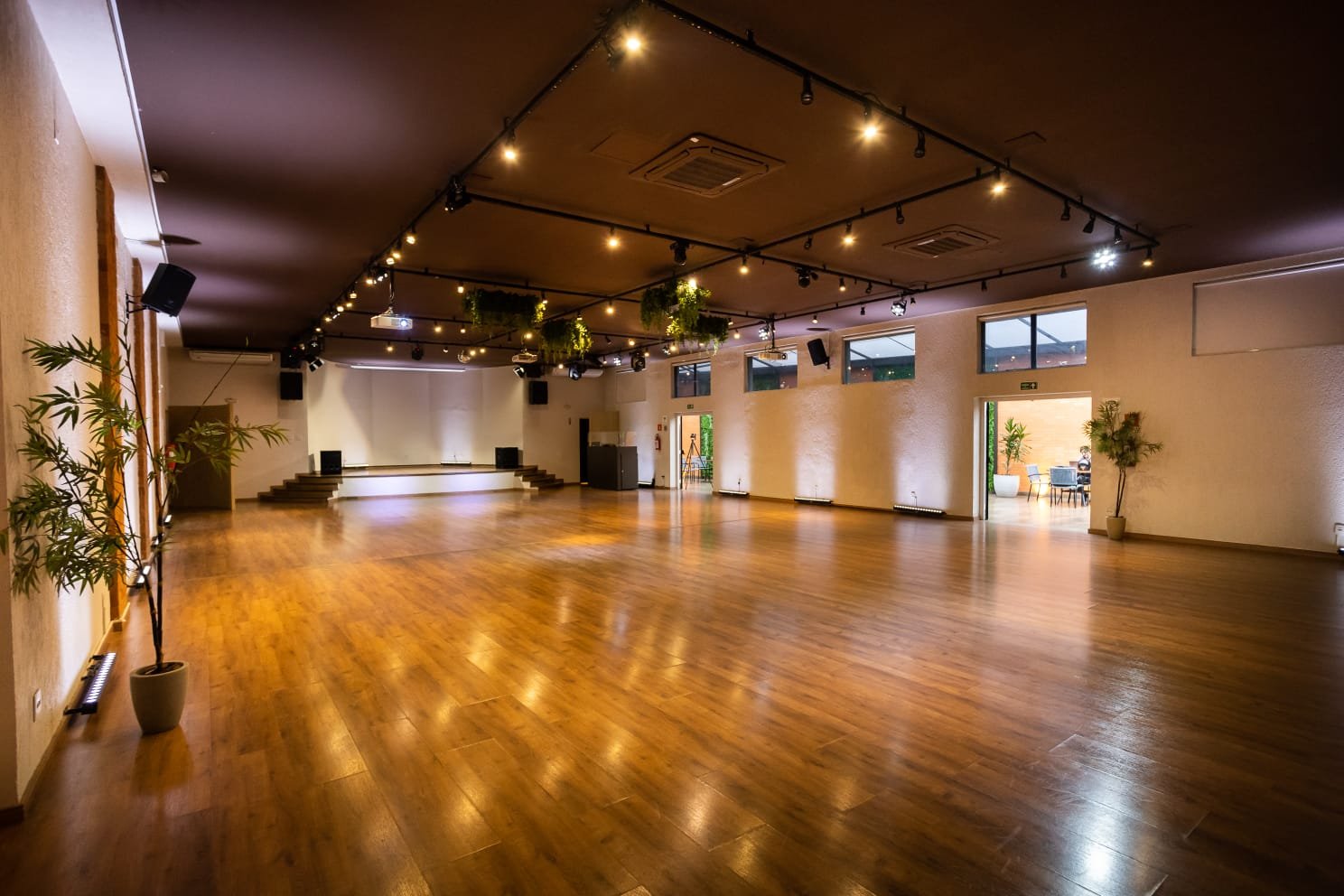 Pista de dança pronta para receber convidados